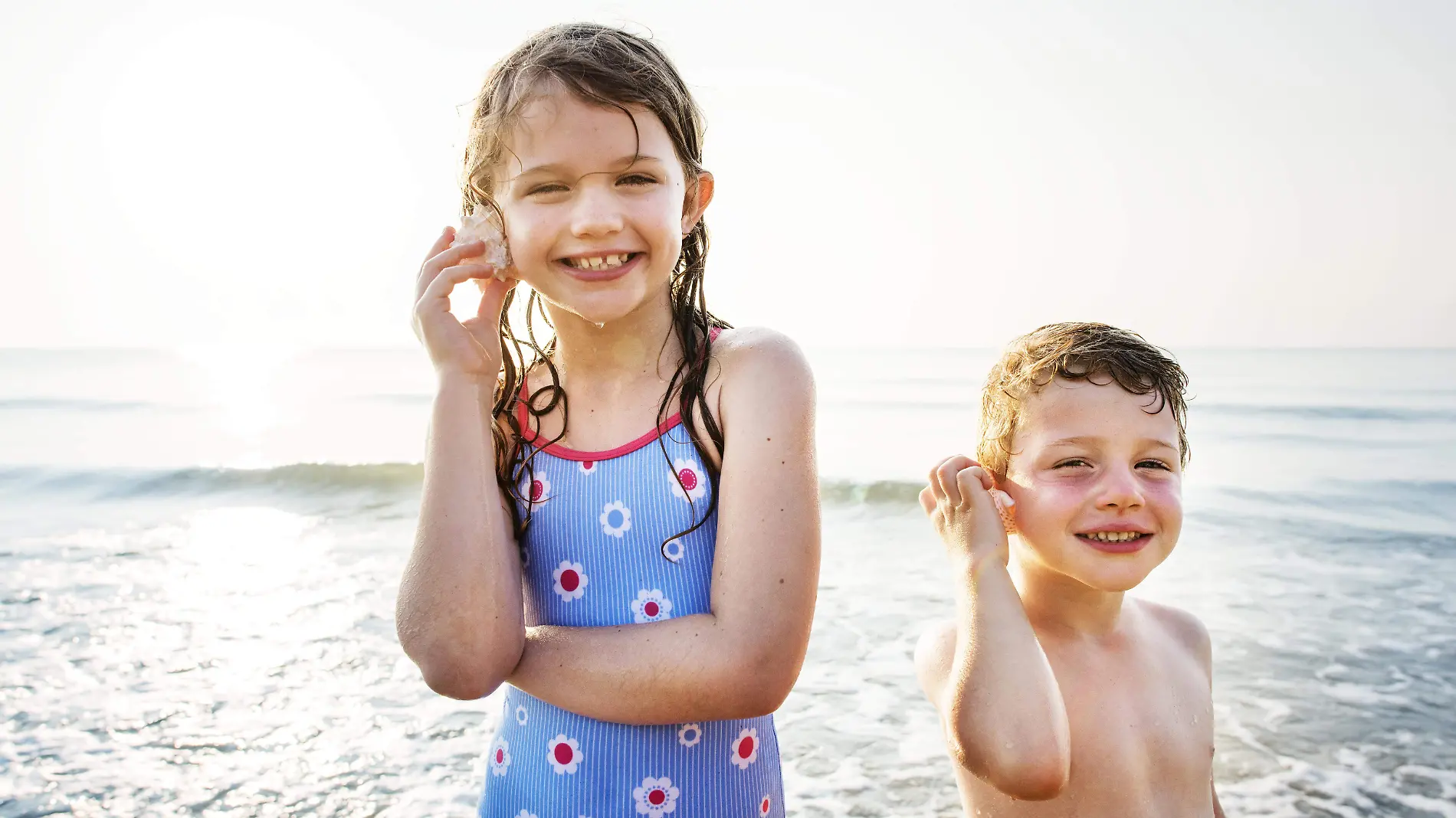 brother-sister-enjoying-beach (2)